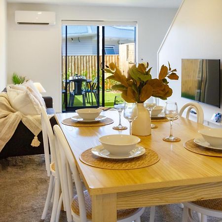 Chic 2-Bed Gem: Trust Arena Proximity - West Akl Apartment Auckland Exterior photo