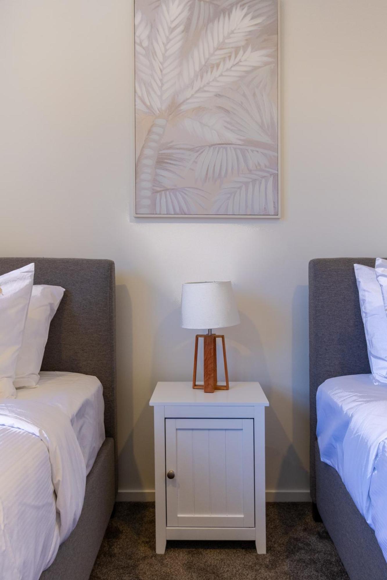 Chic 2-Bed Gem: Trust Arena Proximity - West Akl Apartment Auckland Exterior photo