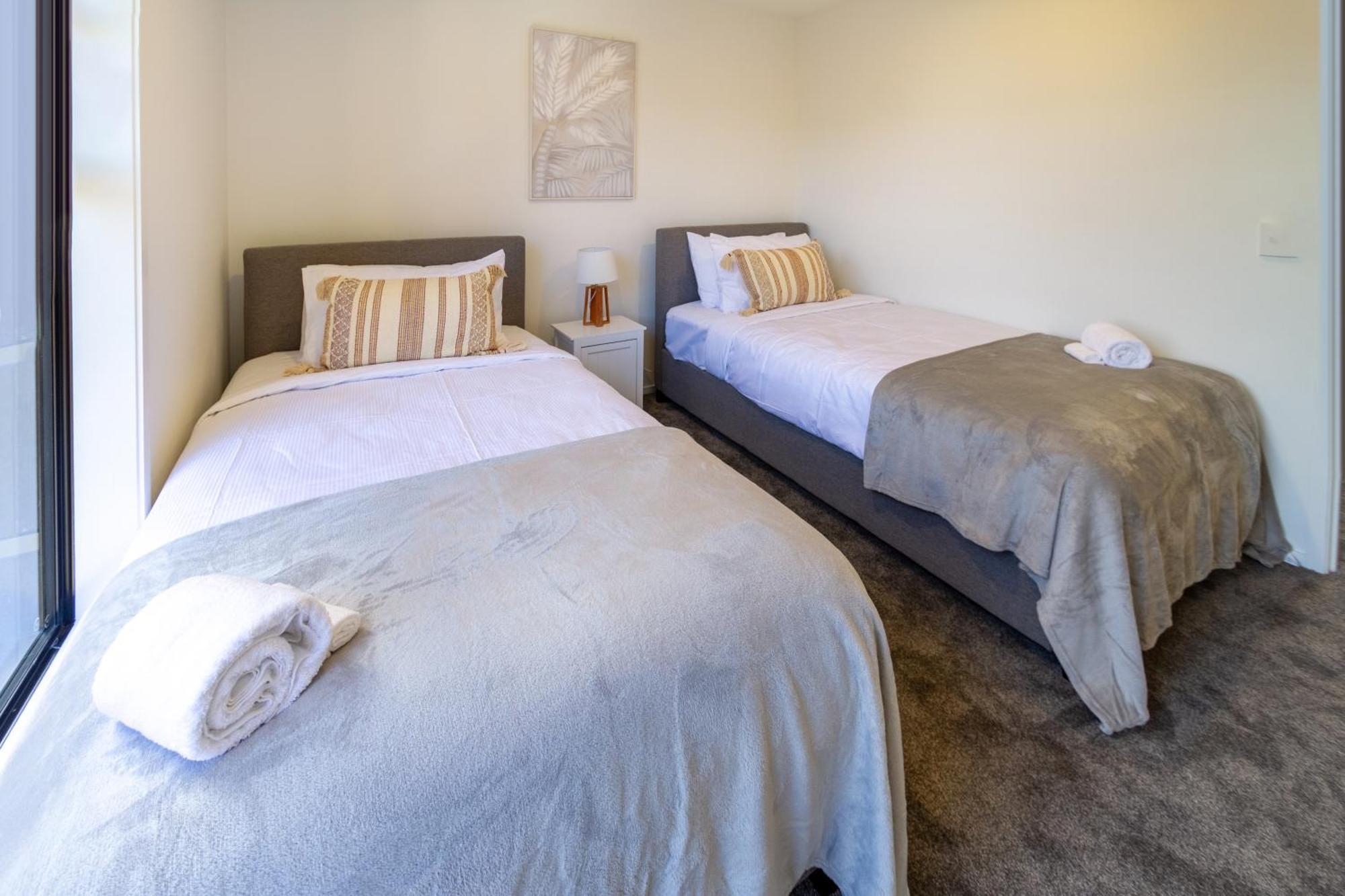 Chic 2-Bed Gem: Trust Arena Proximity - West Akl Apartment Auckland Exterior photo