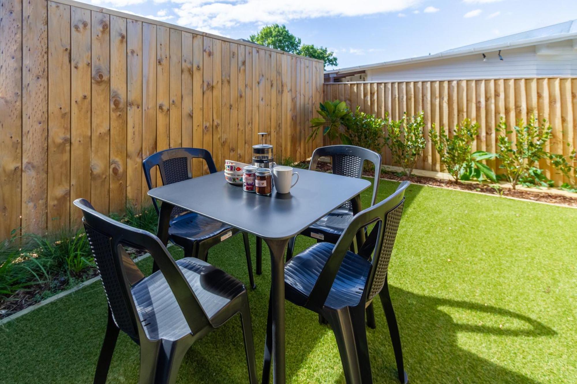 Chic 2-Bed Gem: Trust Arena Proximity - West Akl Apartment Auckland Exterior photo