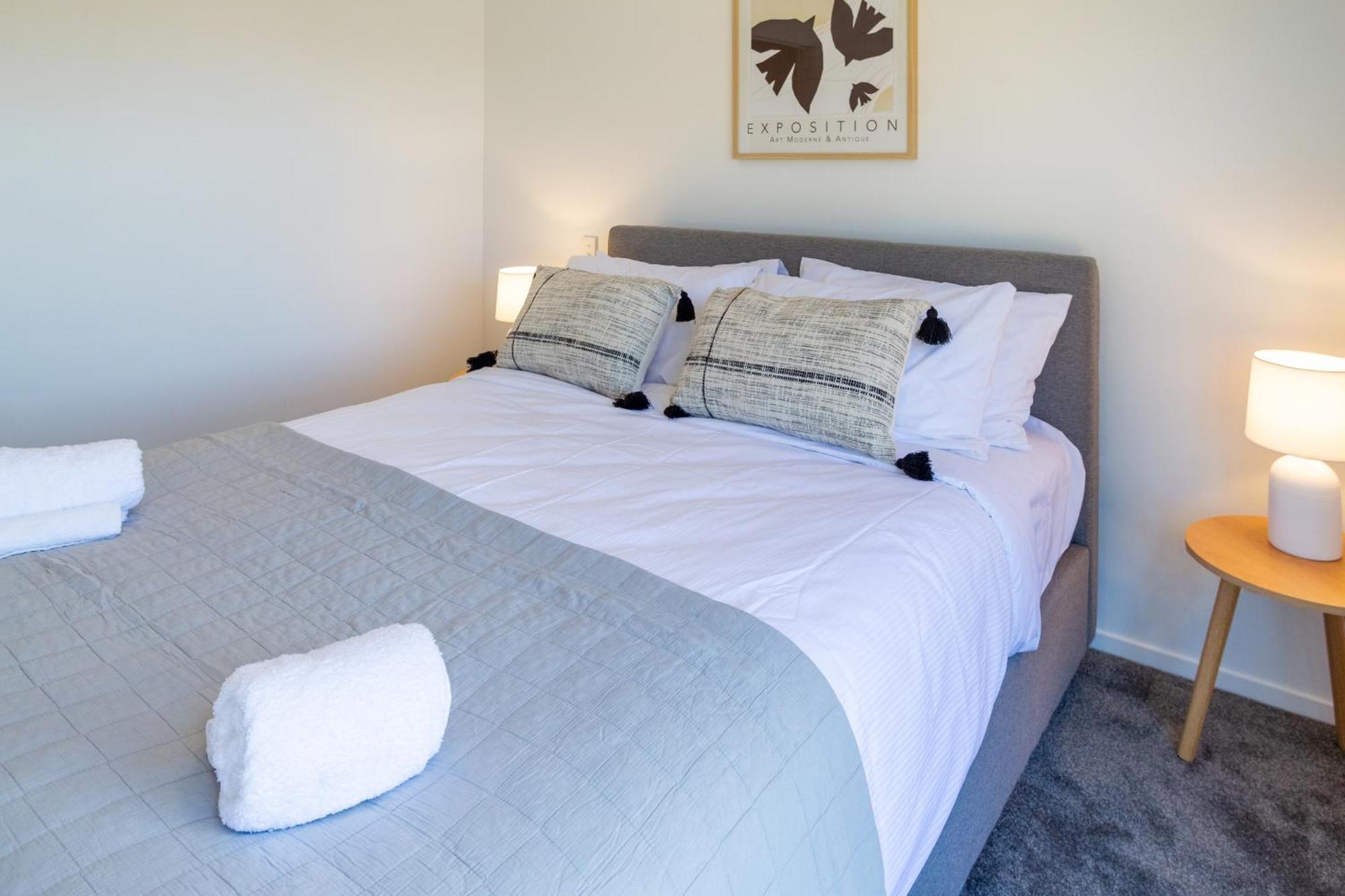 Chic 2-Bed Gem: Trust Arena Proximity - West Akl Apartment Auckland Exterior photo