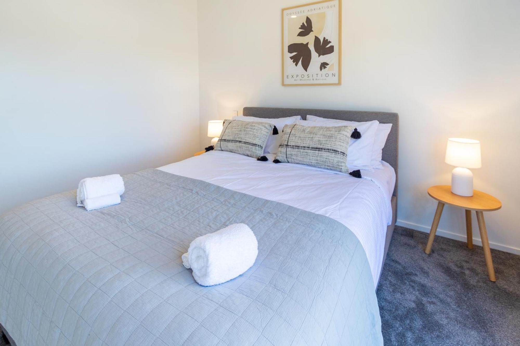 Chic 2-Bed Gem: Trust Arena Proximity - West Akl Apartment Auckland Exterior photo